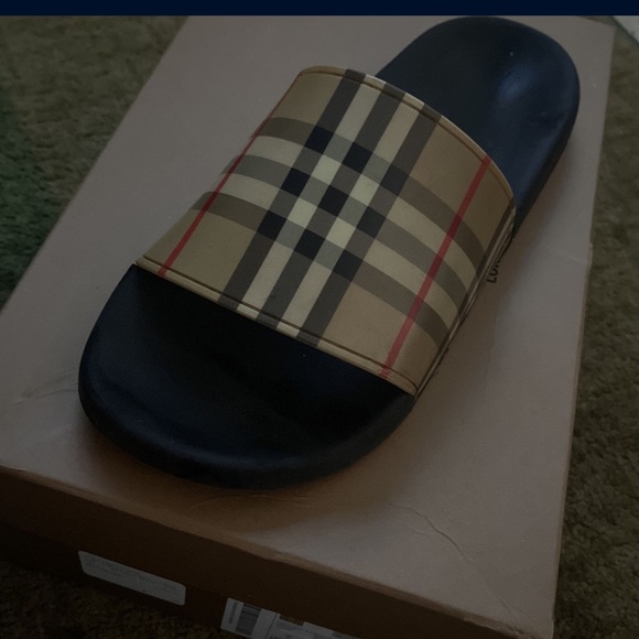 Mens burberry slides - Picture 3 of 3